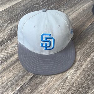Fitted new era 59/50 San Diego Padres hat.